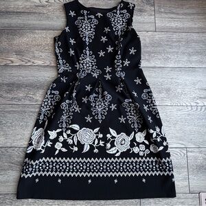 Enfocus Studio Black Sleeveless Dress Cream Ivory Floral Flower Details Sz 8
